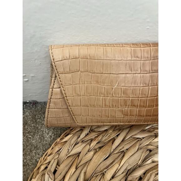 Kenneth Cole beige ombre crocodile embossed long hot dog clutch flap closure - Picture 2 of 10